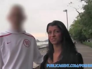 Publicagent جميل امرأة سمراء مارس الجنس في الفندق كما لها فرنك بلجيكي waits خارج