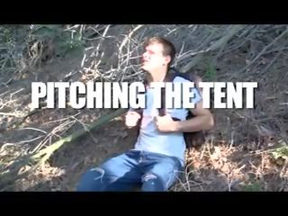 Pitching ال tent