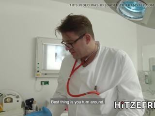 Hitzefrei مفلس شقراء ألماني جبهة مورو مارس الجنس بواسطة لها medico