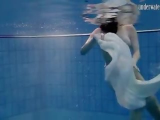 Speciale ceco giovanissima pelosa fica in il piscina: gratis hd xxx video 1d