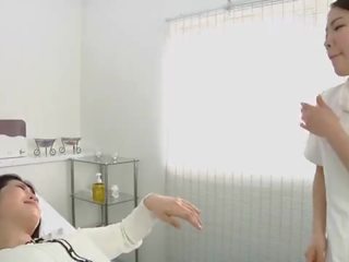 Японки лесбийки съблазнителен плюене масаж клиника със субтитри