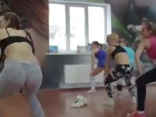 러시아의 twerk 클래스: 무료 twerking 트리플 엑스 영화 영화 (b)