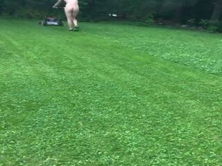 Mowing grass 裸: フリー 裸 女性たち で 公共 高解像度の ポルノの mov
