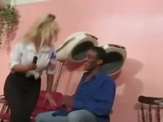 Medzirasové buttfuck v the vlasy salon